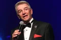 Morre Tom Dreesen, comediante e amigo de Frank Sinatra, aos 86 anos