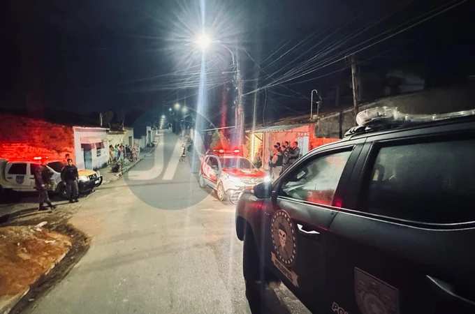Após ser chamado na porta de casa, homem conhecido como 'Pica-Pau' é morto a tiros na sala, em Arapiraca