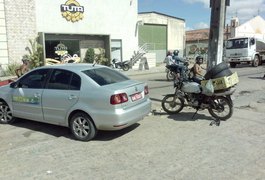 Carro e moto se envolvem em acidente no bairro Baixa Grande em Arapiraca