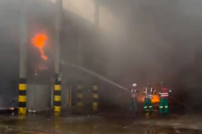 Incêndio atinge galpão de recicláveis às margens da BR-316, em Pilar