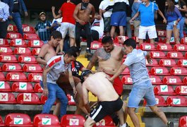 Briga generalizada entre torcedores deixa mortos e feridos no México