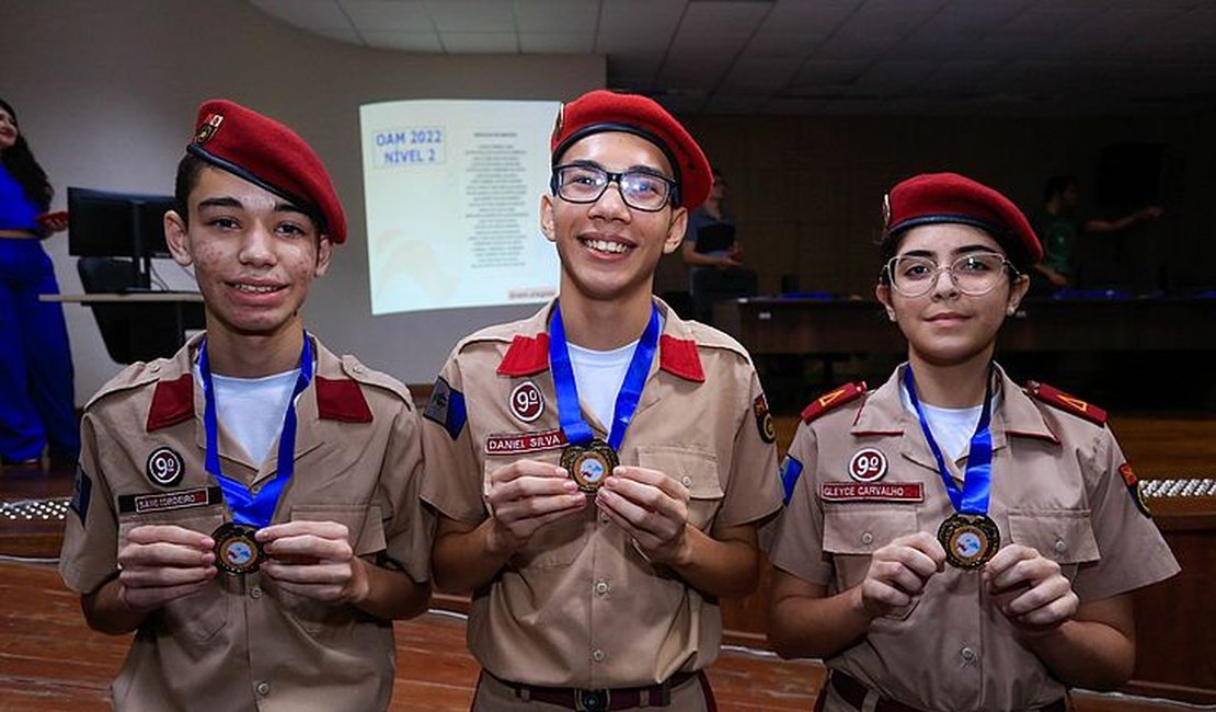 Estudantes da rede estadual são premiados na Olimpíada Alagoana de Matemática, em AL