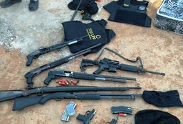 Suspeitos estariam reunidos em casa para dividir fruto de roubo