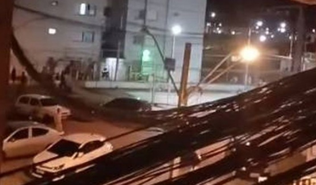 Dupla em motocicleta mata homem perto de quadra poliesportiva em Maceió