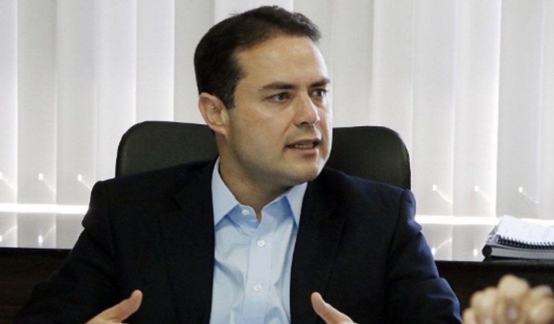 Renan Filho veta projeto de lei que exige número de placa de motocicletas em capacetes
