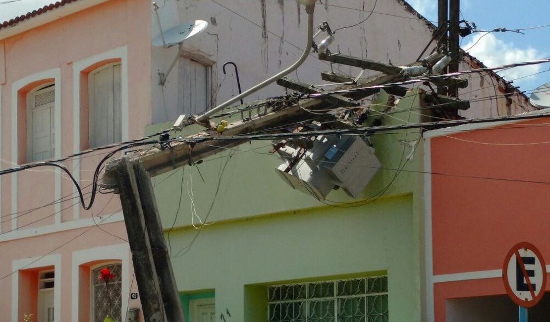 Acidente em Traipu derruba cinco postes e deixa cidade sem energia