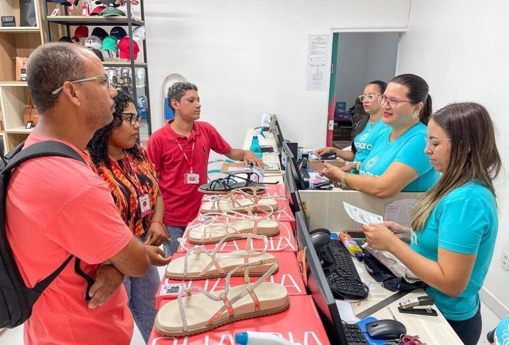 Semarh Penedo e Associação Recicla orientam comércio para reduzir descarte de lixo reciclável