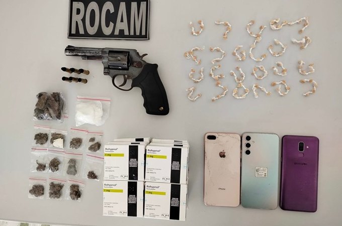 Após denúncia, homem é preso por tráfico de drogas e porte ilegal de arma de fogo no Brisa do Lago