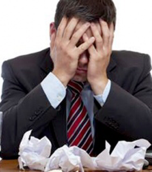 Excesso de trabalho e pandemia podem desencadear Síndrome de Burnout; entenda