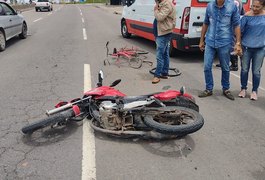 Colisão entre moto e bicicleta deixa feridos na AL-110, em Arapiraca