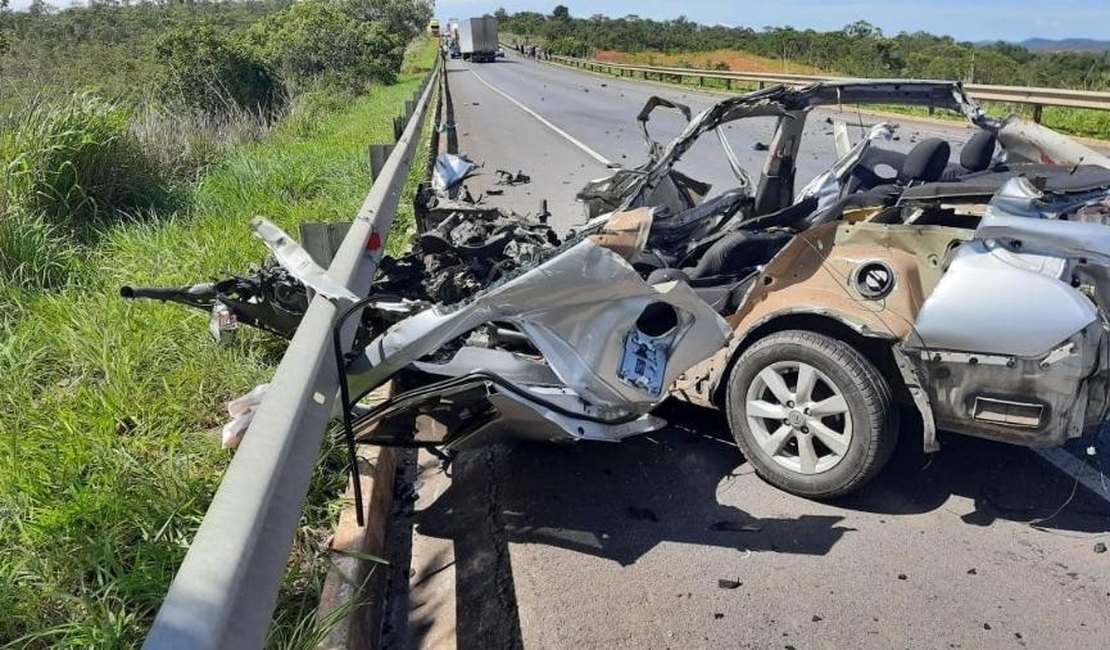 Dois graves acidentes em estradas de Minas Gerais deixam dez mortos