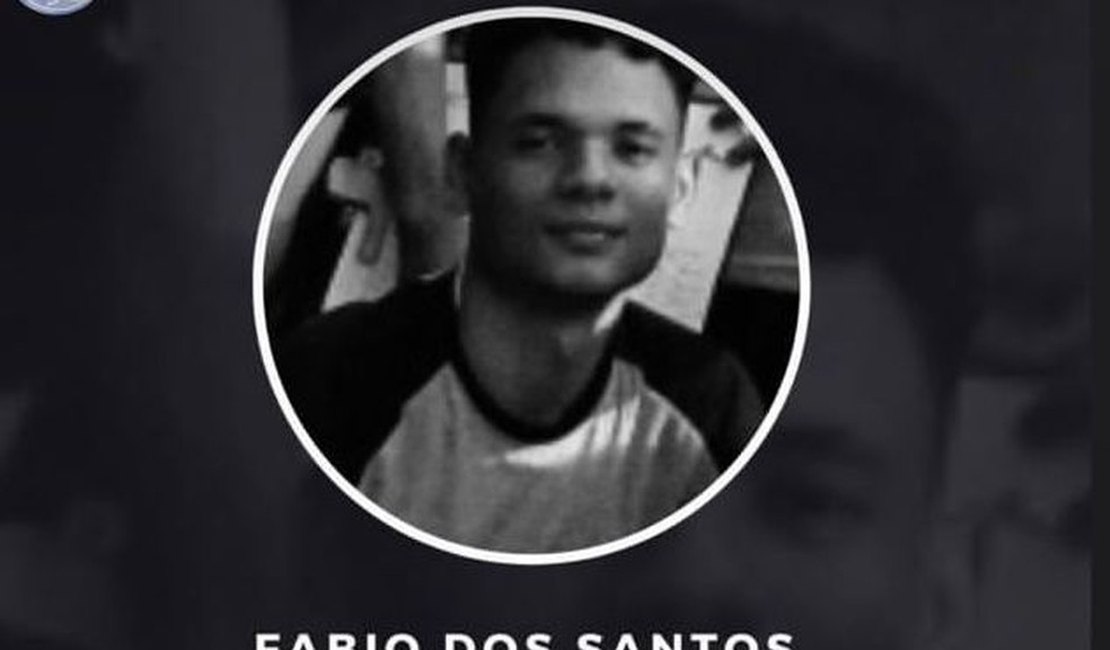 Jovem que morreu após se afogar na Barra de São Miguel estudava para se tornar guia turístico