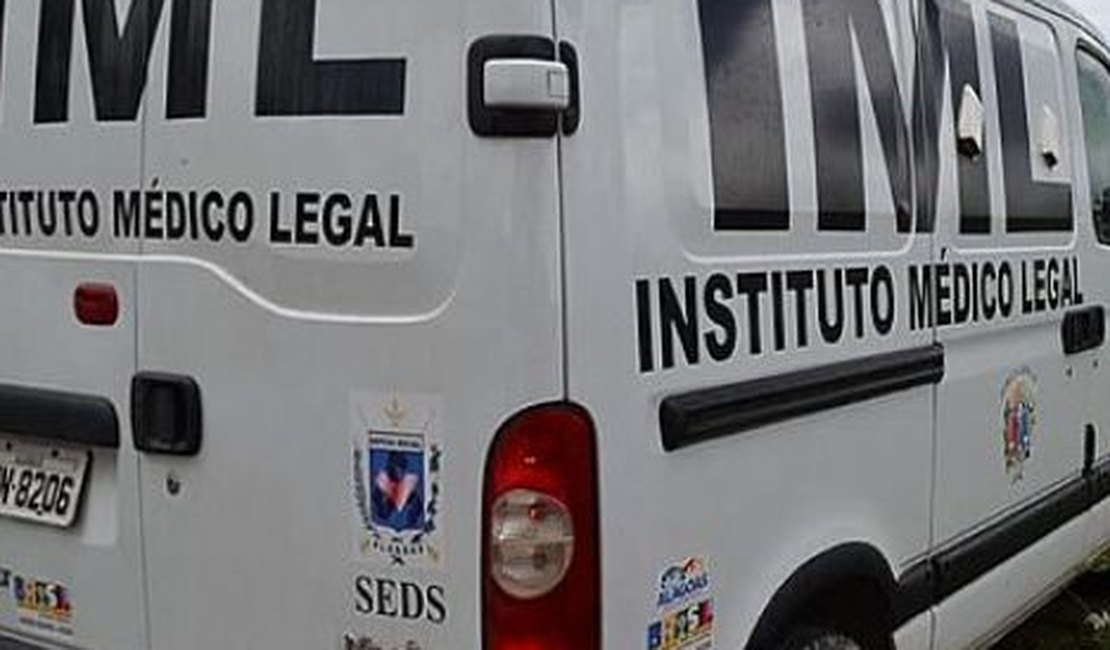 Após cair de moto, homem morre atropelado por caminhão na BR-101