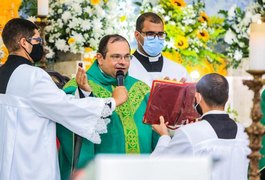 Vídeo. Padre Samuel Ventura recebe alta hospitalar após dias internado para tratamento da Covid-19