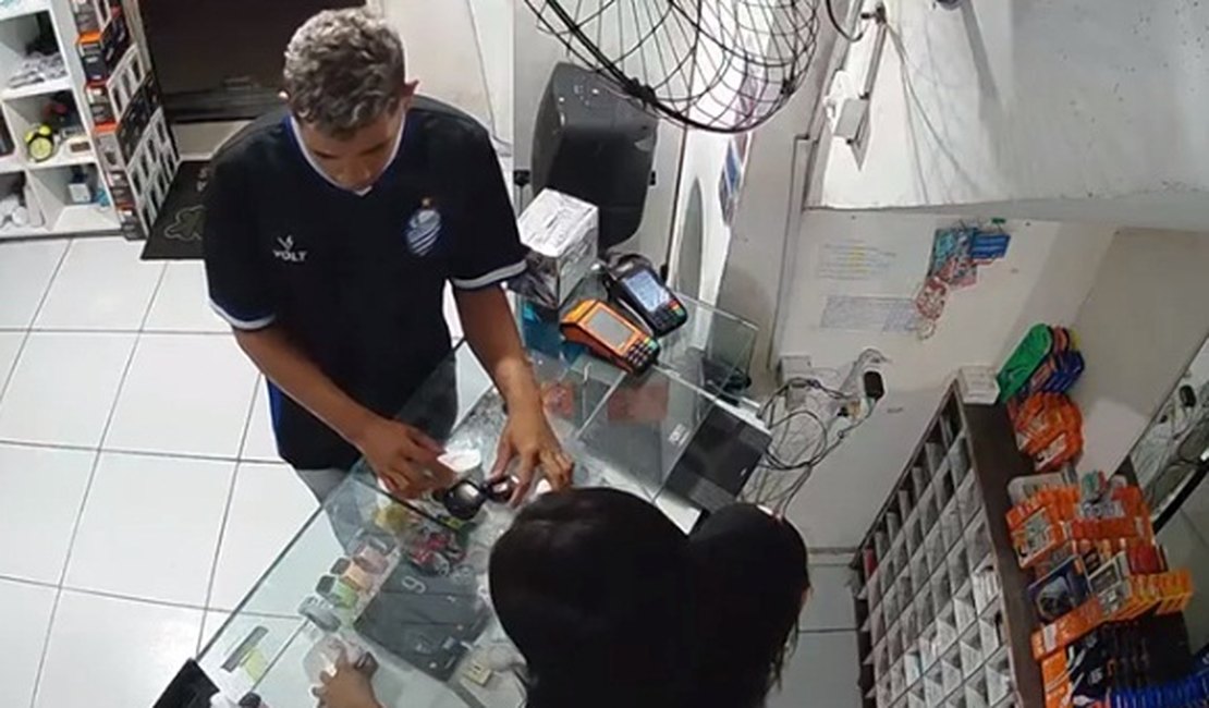 Foragido por homicídio é preso após assaltar loja em Maceió; assista