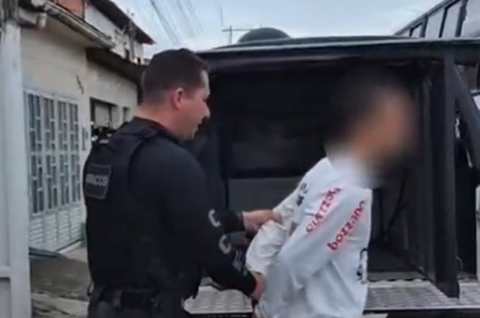Operação 'Morro do Alemão' cumpre 51 mandados contra integrantes do Comando Vermelho, incluindo influenciador alagoano pré-candidato a deputado