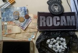PM prende jovem com drogas e dinheiro em Penedo