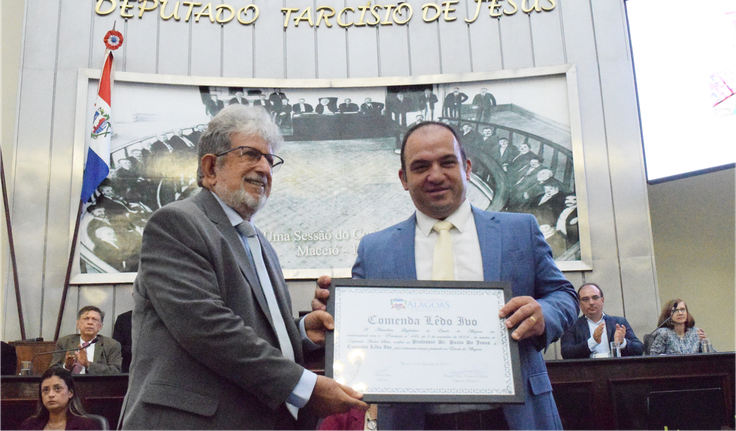 Professor e educador popular Paulo de Jesus é homenageado com a comenda Lêdo Ivo