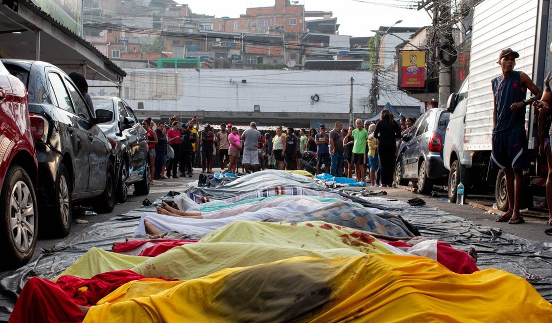 Corpos dos 117 suspeitos mortos em megaoperação no RJ são liberados, diz Defensoria Pública