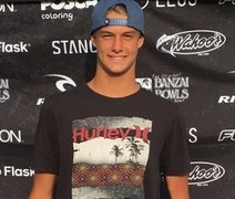 Surfista de 16 anos morre ao tentar pegar onda gerada pelo furacão Irma