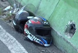 Motociclista morre e corpo fica pendurado em viaduto de Maceió após colisão