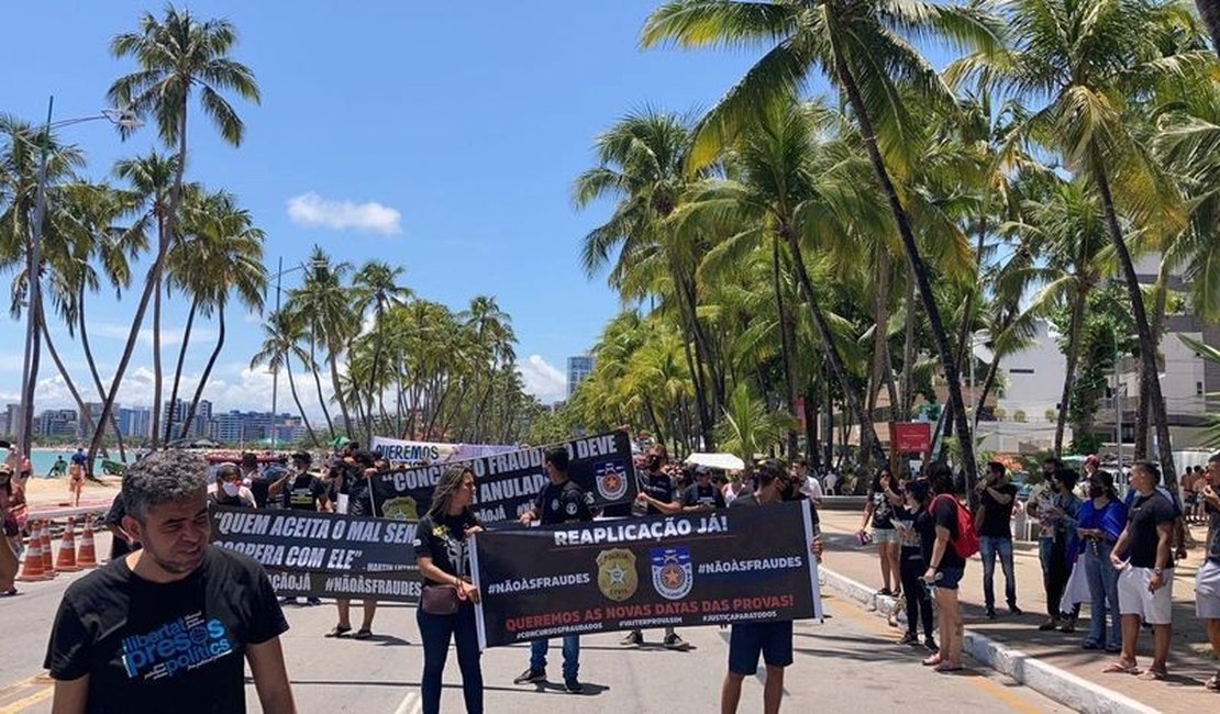 Concurseiros fazem manifestação e pedem reaplicação das provas dos concursos das Polícias Militar e Civil de Alagoas
