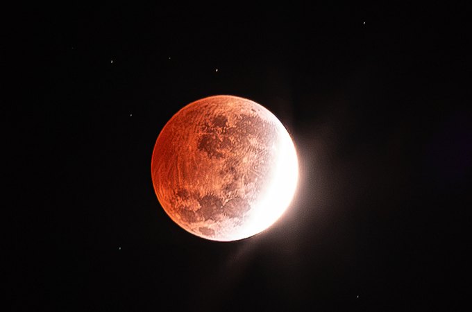Épico no Céu: Eclipse Lunar Parcial Enche os Olhos dos Alagoanos com 96% da Lua Sombreada
