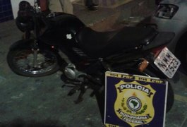 PRF recupera moto roubada em Maceió