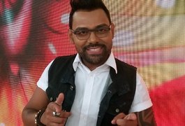 Com closet do tamanho de um quarto, Pablo diz que leva uma hora pra se arrumar