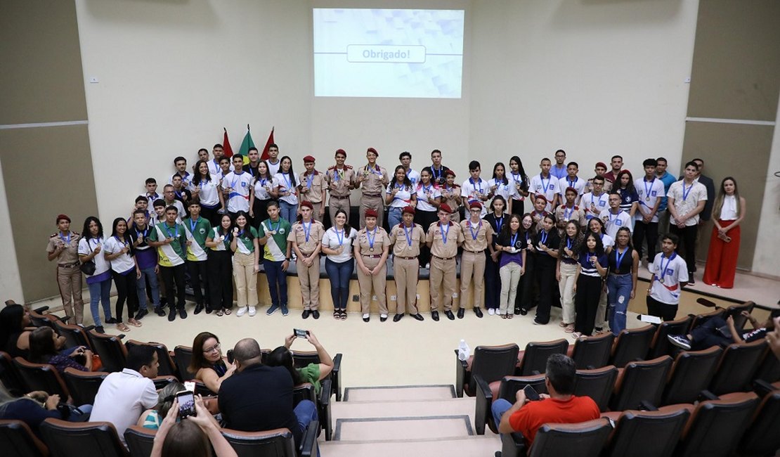 Colégio Tiradentes da PM-AL conquista 17 medalhas na Olimpíada Brasileira de Física para Escolas Públicas