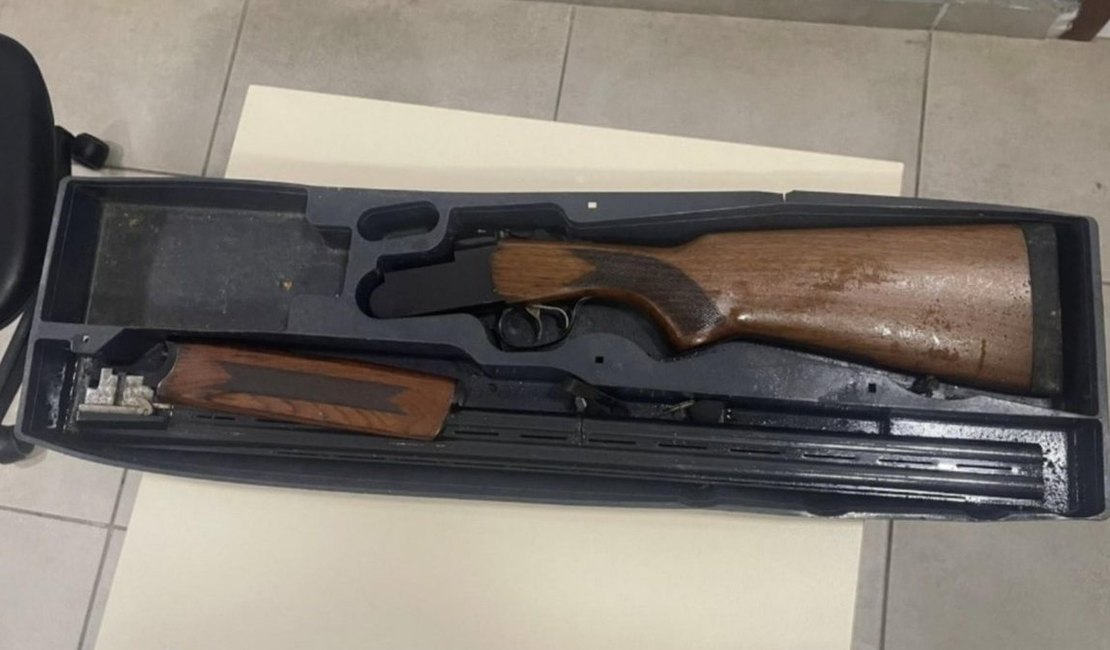 Armas são apreendidas e motocicleta com queixa de roubo é recuperada em Alagoas