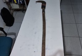 Homem que tentou matar companheira com golpes de foice em Palmeira dos Índios é preso