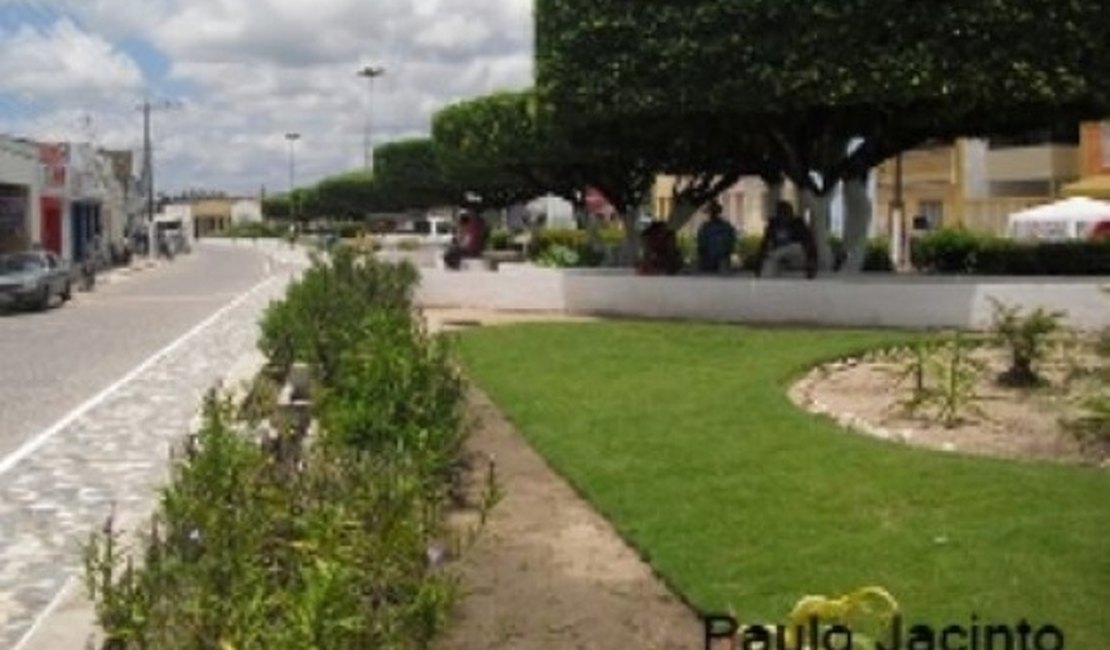 Mulher sofre tentativa de assassinato na frente do pai, em Paulo Jacinto