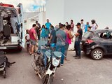 Mulher fica ferida após colisão entre carro e motocicleta no bairro São Luiz I, em Arapiraca