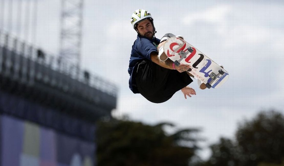 Sob olhares de Rayssa Leal, trio de brasileiros se classifica para a final do skate park nas Olimpíadas