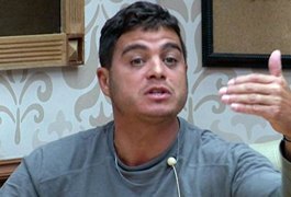 Campeão do BBB3, Dhomini reaparece na TV em comercial de banco e avisa: 'Perdi tudo'·