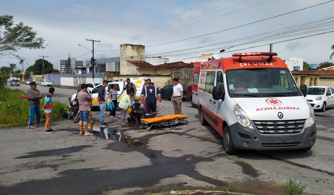Em Arapiraca, motociclista fica ferido em colisão com picape em cruzamento