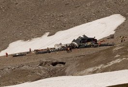 Avião militar de 1939 cai nos Alpes Suíços e deixa mortos