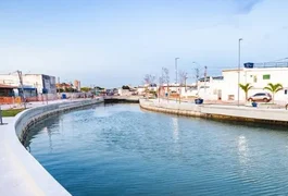 Operários são arrastados por correnteza durante obra em Maceió e resgatados pelos bombeiros