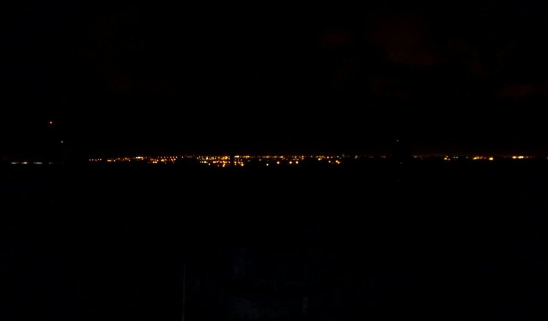 Maceió fica às escuras na madrugada desta sexta (21)