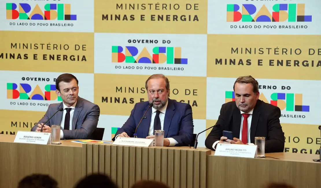 Governo cria subsídio de até R$ 0,89 para segurar preço da gasolina