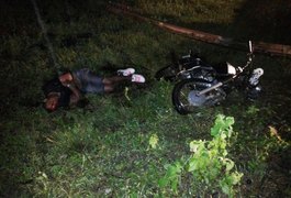 Motocicleta bate em poste e jovem ferido é socorrido para o hospital