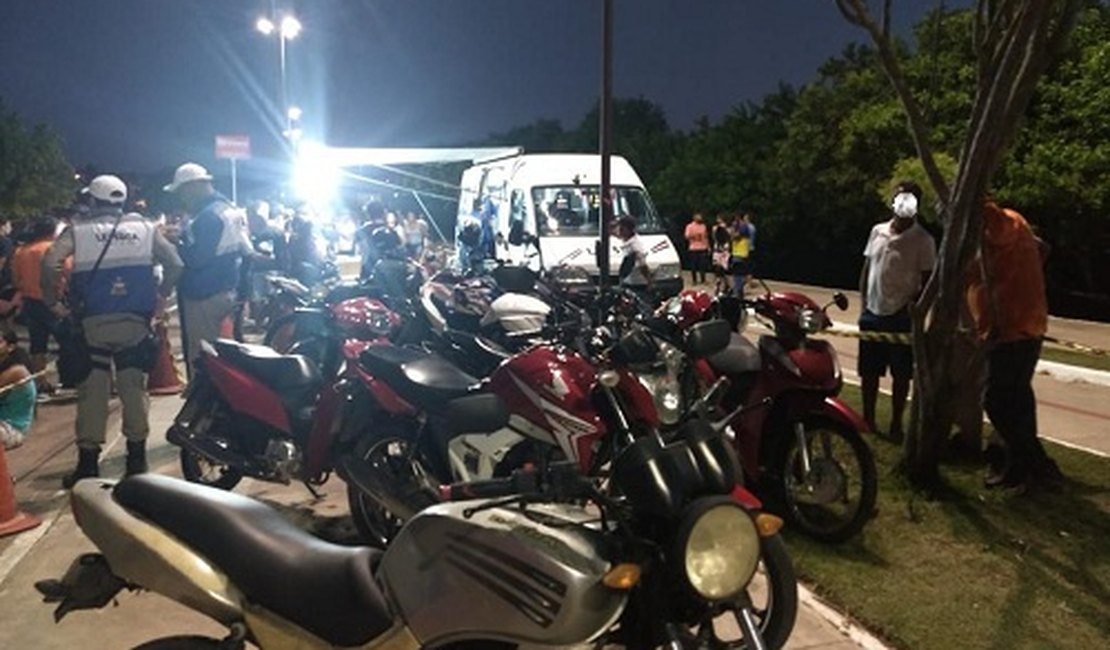Lei Seca recolhe 13 CNHs e flagra 65 condutores inabilitados em Arapiraca