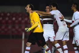 São Paulo vence o Santos em jogo de duas viradas