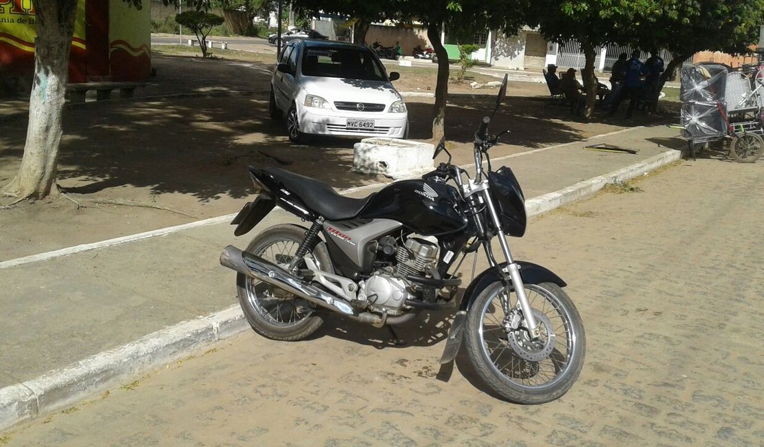 Homem que aplicou golpe e roubou moto, se arrepende e devolve o veículo, em Arapiraca