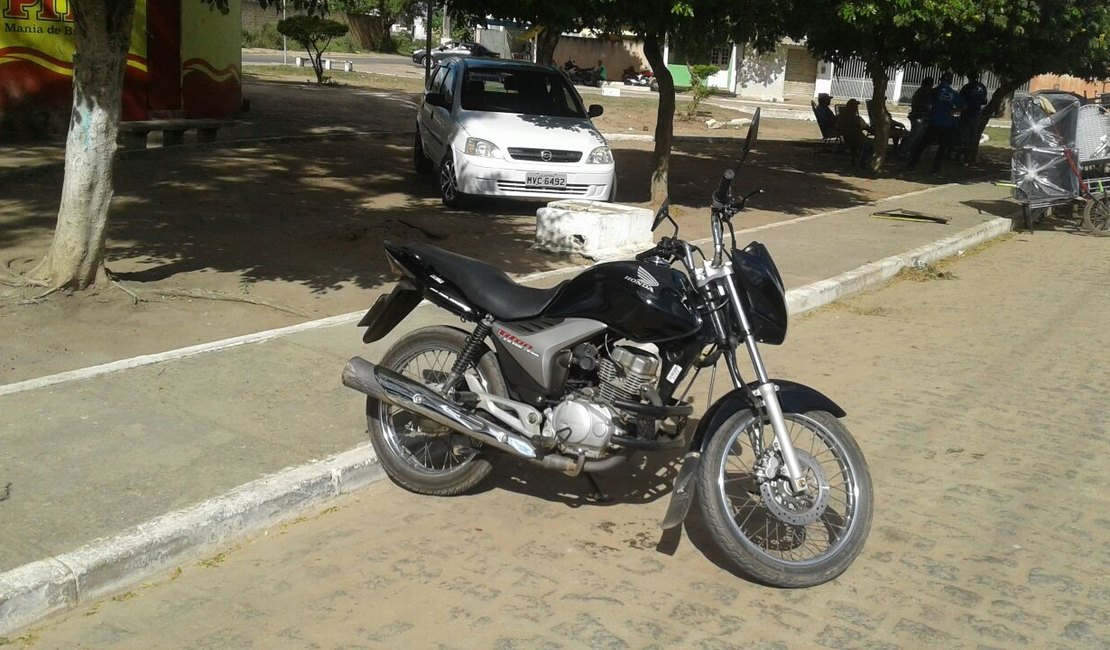 Homem que aplicou golpe e roubou moto, se arrepende e devolve o veículo, em Arapiraca
