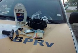 Ação conjunta cumpre mandado no Virgem dos Pobres; arma e droga são apreendidas