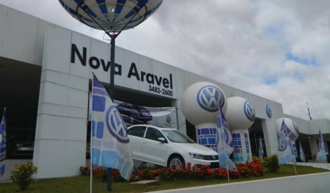 Concessionária deve indenizar cliente que teve veículo apreendido por erro em nota fiscal, em AL