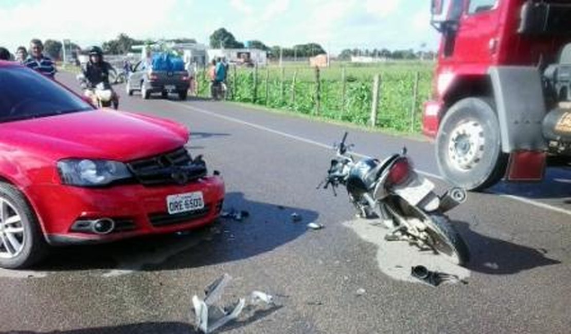 Acidente deixa trânsito lento na AL-110 na manhã de hoje