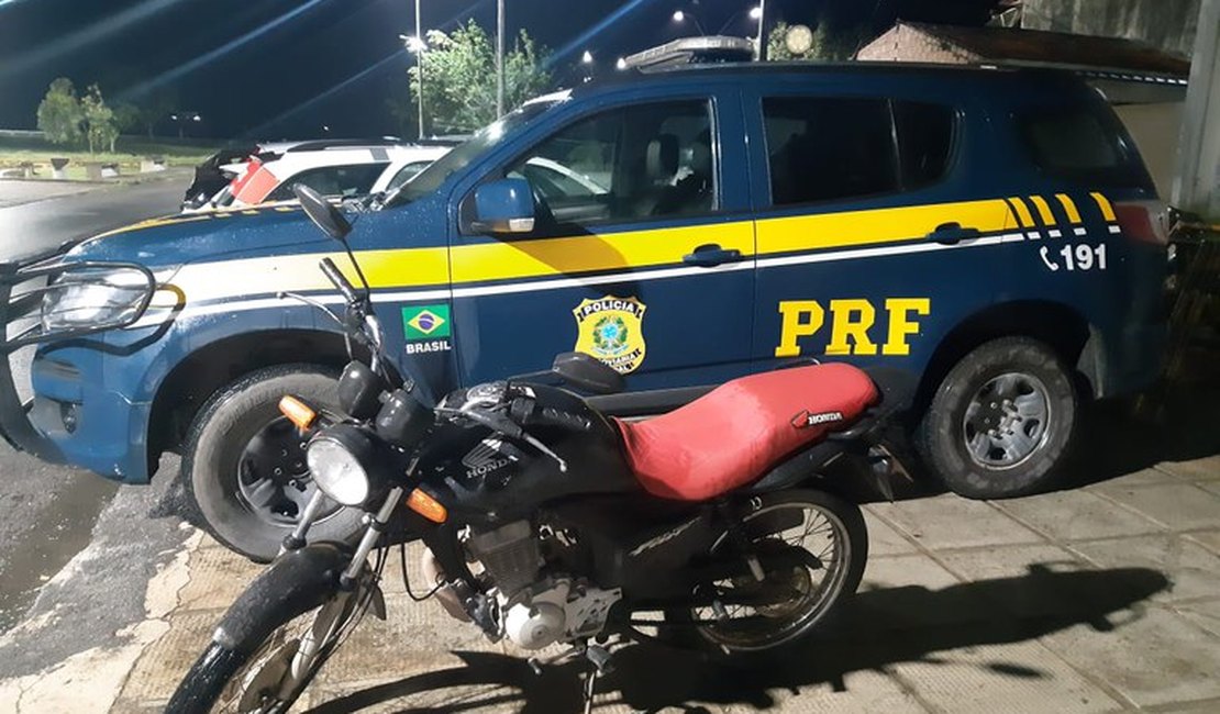 PRF Alagoas prende homem por receptação de moto na BR 101, Agreste de Alagoas